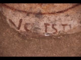 05734 ostia - regio iii - insula v - casa delle volte dipinte (iii,v,1) - raum x - wand (a) - suedwand - detail - mitte oben - 01-2024.jpg